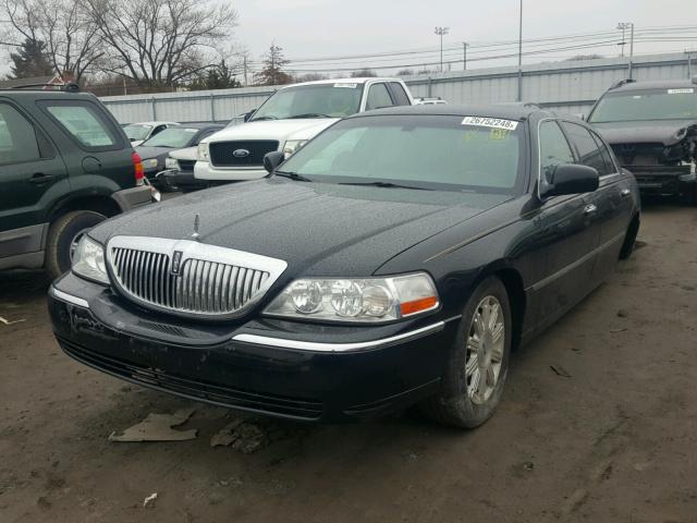 2LNBL8FV8BX753955 - 2011 LINCOLN TOWN CAR S BLACK photo 2