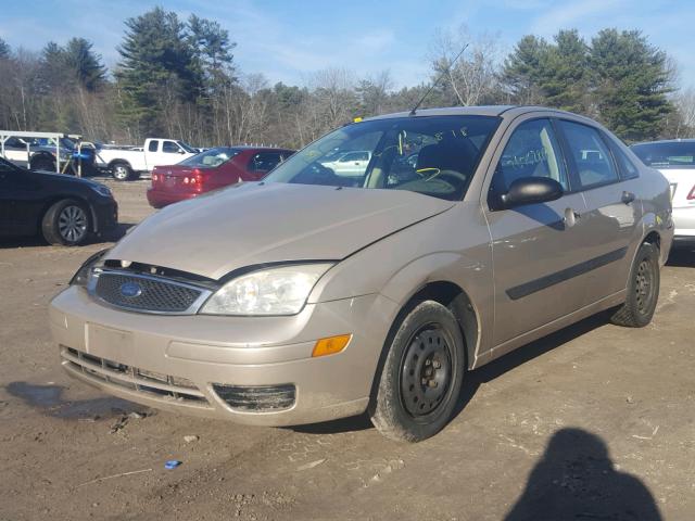 1FAFP34N06W221686 - 2006 FORD FOCUS ZX4 GOLD photo 2