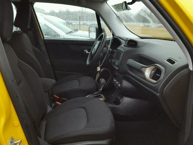 ZACCJAAB0HPE90915 - 2017 JEEP RENEGADE S ყვითელი ფოტო 5