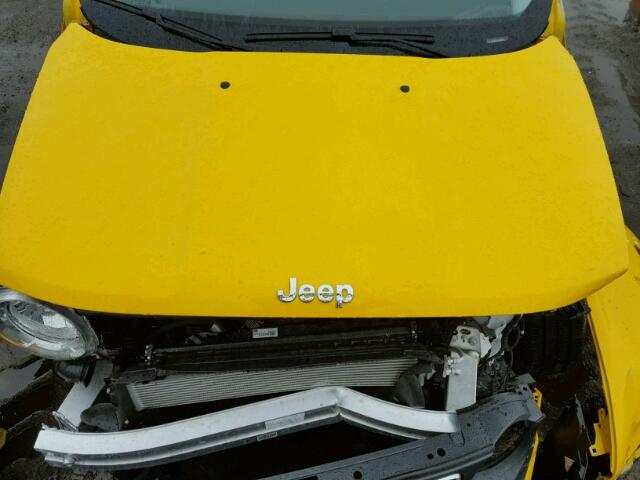 ZACCJAAB0HPE90915 - 2017 JEEP RENEGADE S ყვითელი ფოტო 7