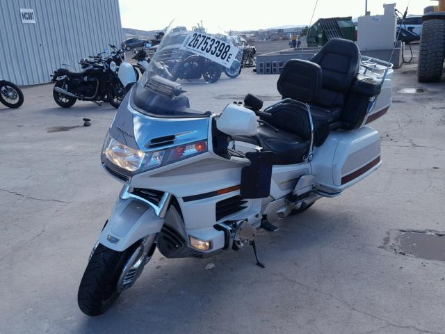 1HFSC2242WA000280 - 1998 HONDA GL1500 SE WHITE photo 2