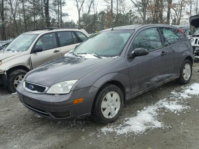 1FAFP31N97W162353 - 2007 FORD FOCUS ZX3 GRAY photo 2