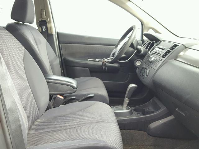 3N1BC13EX8L412716 - 2008 NISSAN VERSA S SILVER photo 5