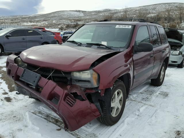 1GNDT13S452331663 - 2005 CHEVROLET TRAILBLAZE MAROON photo 2