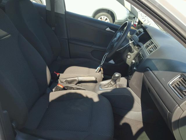 3VW2K7AJ0DM373817 - 2013 VOLKSWAGEN JETTA BASE 白色 照片 5