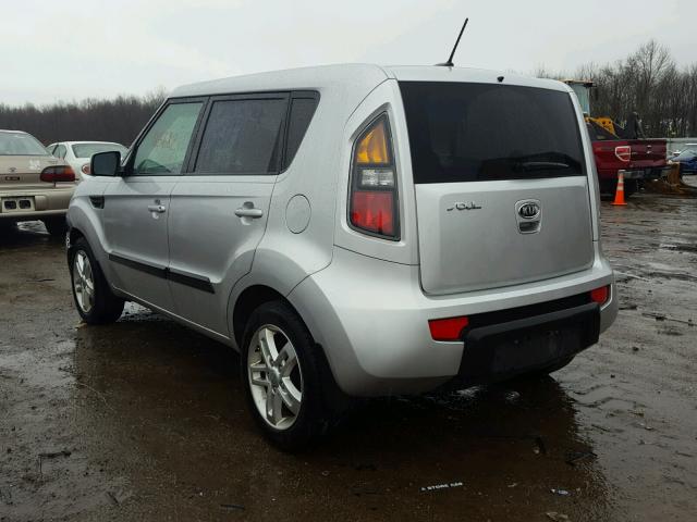 KNDJT2A23B7268039 - 2011 KIA SOUL + SILVER photo 3