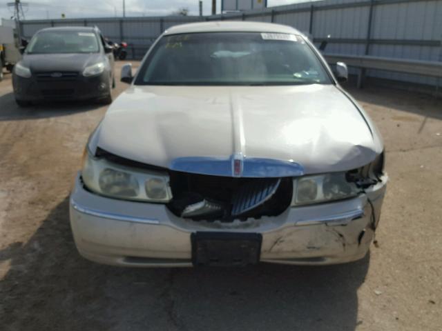 1LNHM83W21Y733431 - 2001 LINCOLN TOWN CAR C CREAM photo 9