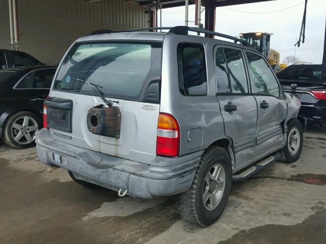 2CNBE13C826920437 - 2002 CHEVROLET TRACKER SILVER photo 4