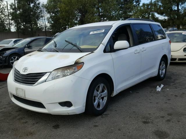 5TDKK3DC4BS120294 - 2011 TOYOTA SIENNA LE WHITE photo 2