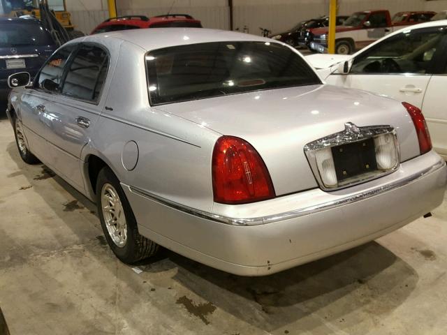 1LNHM82W9XY643204 - 1999 LINCOLN TOWN CAR S SILVER photo 3