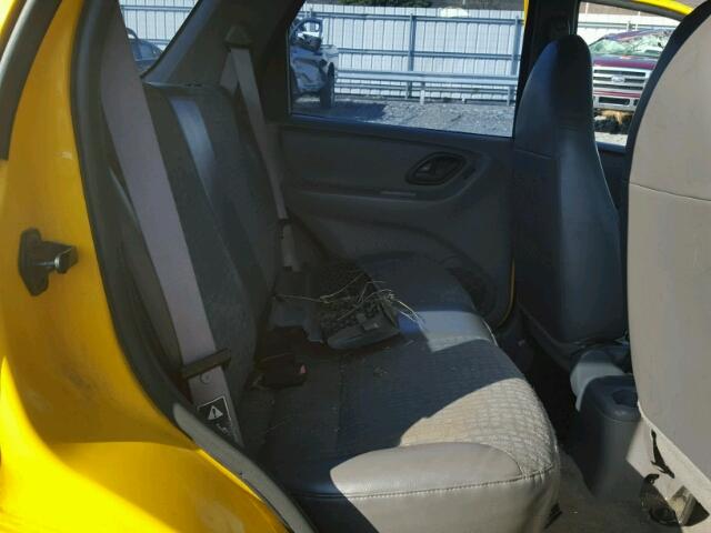 1FMYU01B51KB28551 - 2001 FORD ESCAPE XLS YELLOW photo 6