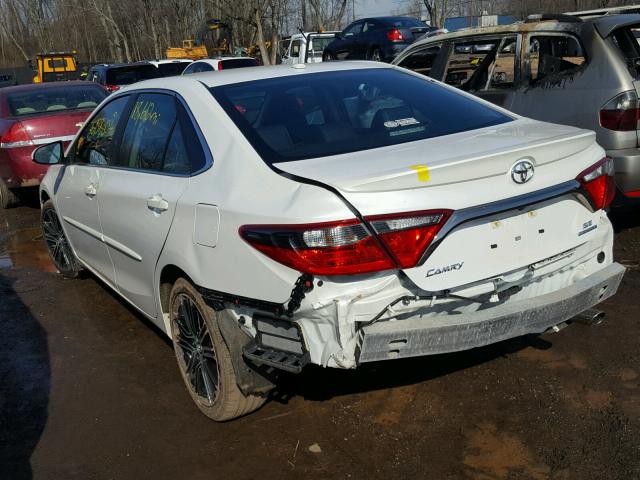 4T1BF1FKXGU188112 - 2016 TOYOTA CAMRY LE WHITE photo 3