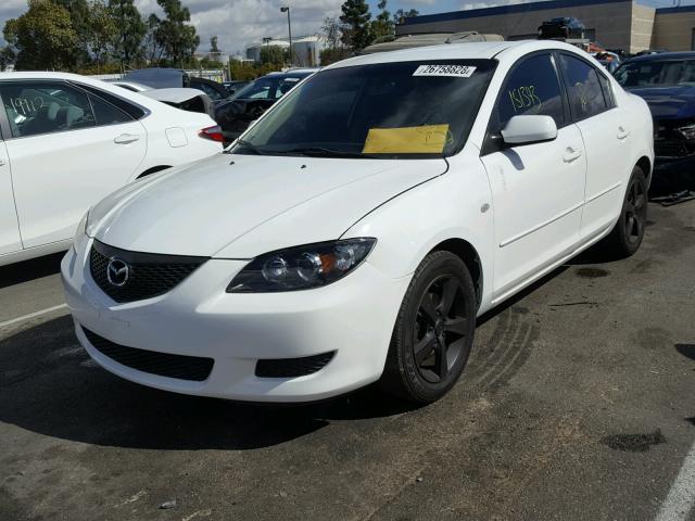 JM1BK12F541168677 - 2004 MAZDA 3 I WHITE photo 2