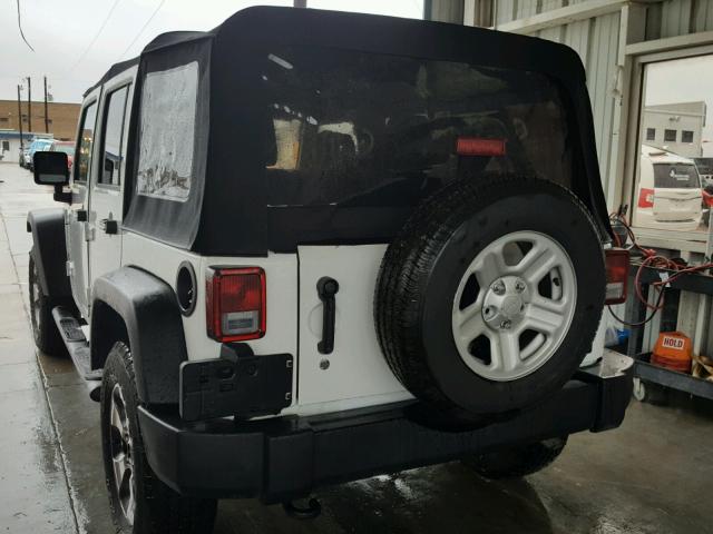 1C4BJWDG5GL107036 - 2016 JEEP WRANGLER U WHITE photo 3