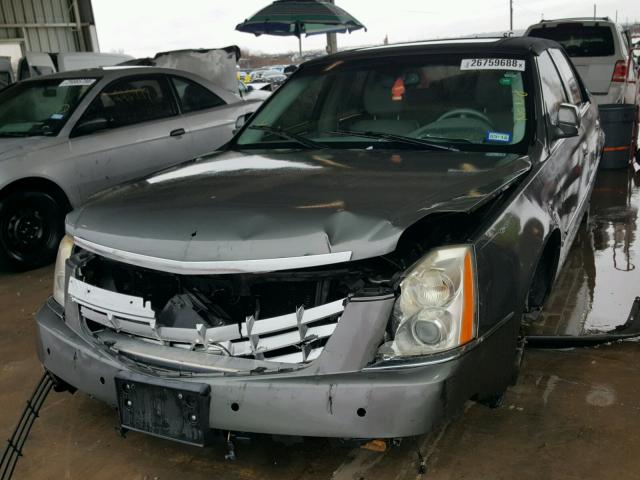 1G6KD57YX8U111037 - 2008 CADILLAC DTS GRAY photo 2