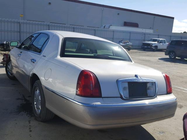 1LNHM82W0YY923613 - 2000 LINCOLN TOWN CAR S WHITE photo 3