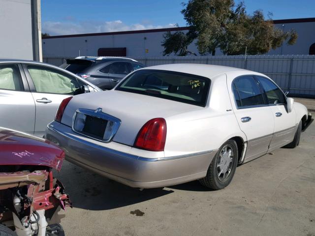 1LNHM82W0YY923613 - 2000 LINCOLN TOWN CAR S WHITE photo 4