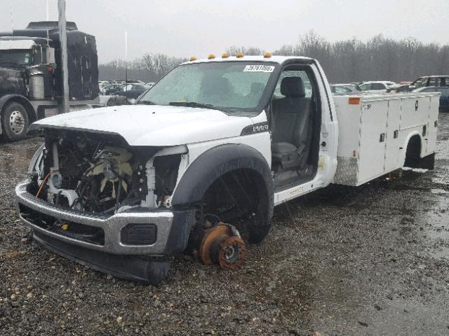 1FDUF5HY6GEC27094 - 2016 FORD F550 SUPER WHITE photo 2