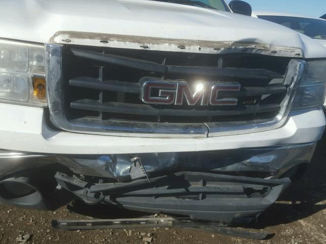 1GTEC14C28Z901241 - 2008 GMC SIERRA C15 WHITE photo 9