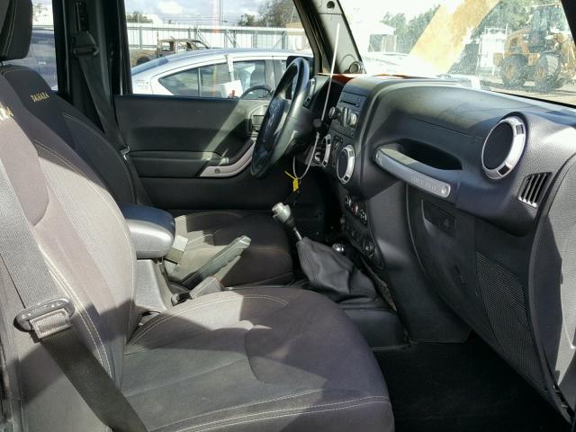 1C4BJWEG2DL521112 - 2013 JEEP WRANGLER U BLACK photo 5