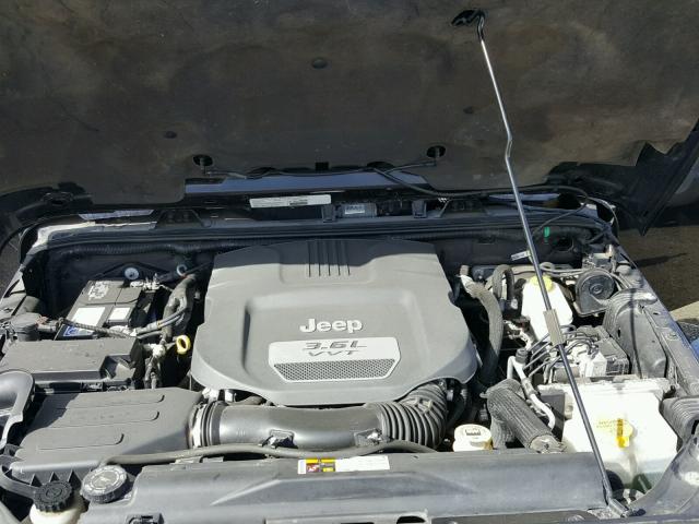 1C4BJWEG2DL521112 - 2013 JEEP WRANGLER U BLACK photo 7