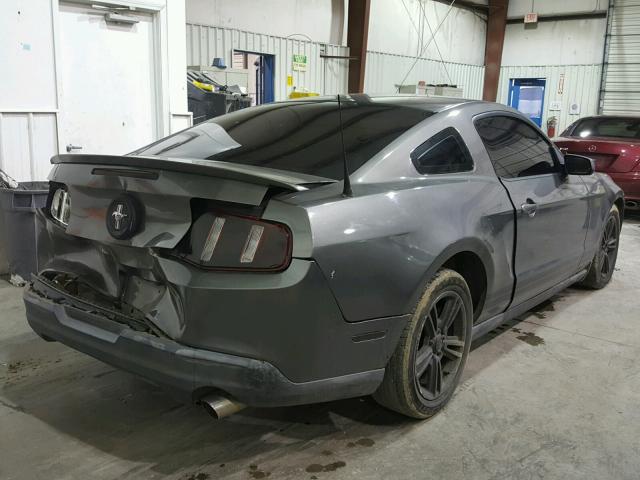 1ZVBP8AN9A5132656 - 2010 FORD MUSTANG GRAY photo 4