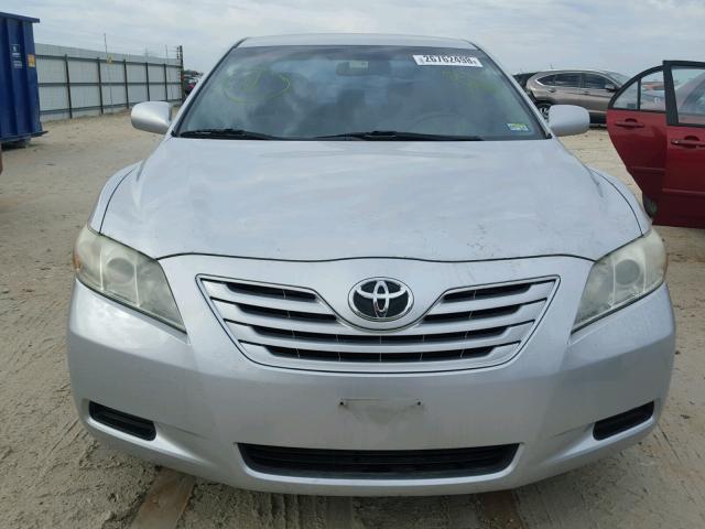 4T4BE46K57R002096 - 2007 TOYOTA CAMRY NEW SILVER photo 9