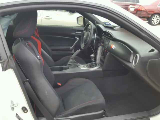 JF1ZNAA13D1722817 - 2013 TOYOTA SCION FR-S თეთრი ფოტო 5