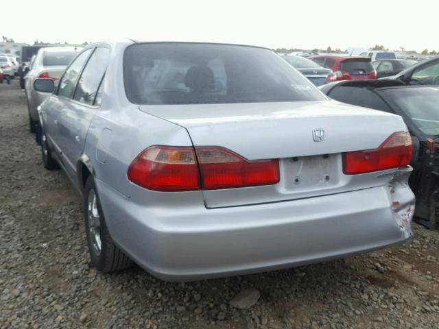 1HGCG5643WA211634 - 1998 HONDA ACCORD LX SILVER photo 3