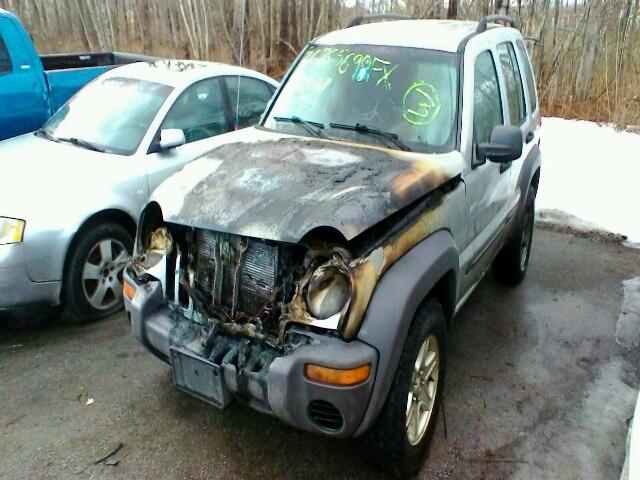 1J4GL48K34W199383 - 2004 JEEP LIBERTY SP SILVER photo 2