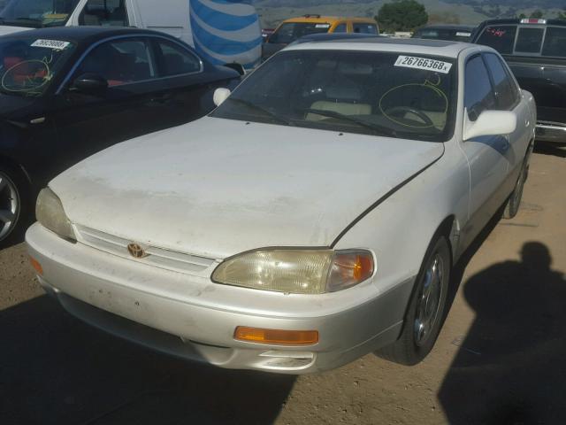 JT2BF12K8T0138605 - 1996 TOYOTA CAMRY LE WHITE photo 2