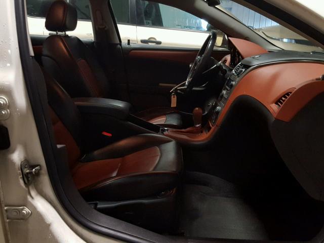 1G1ZK57758F188307 - 2008 CHEVROLET MALIBU LTZ WHITE photo 5