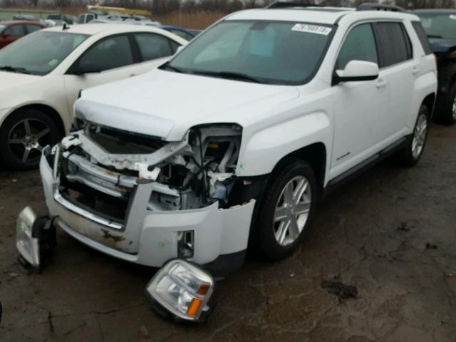 2CTFLUE53B6416037 - 2011 GMC TERRAIN SL WHITE photo 2