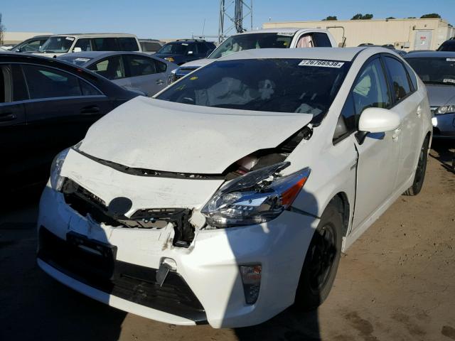 JTDKN3DU5F1992325 - 2015 TOYOTA PRIUS WHITE photo 2