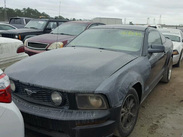 1ZVHT80N265122937 - 2006 FORD MUSTANG BLACK photo 2