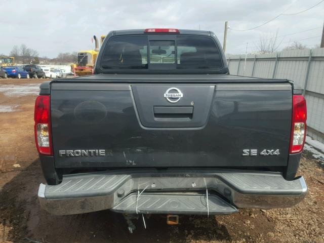 1N6AD0CW0AC437096 - 2010 NISSAN FRONTIER K GRAY photo 9