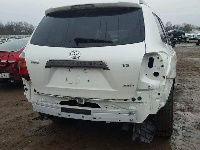 JTEES43A782103956 - 2008 TOYOTA HIGHLANDER WHITE photo 9