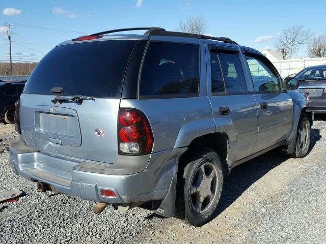 1GNDT13S662323453 - 2006 CHEVROLET TRAILBLAZE BLUE photo 4