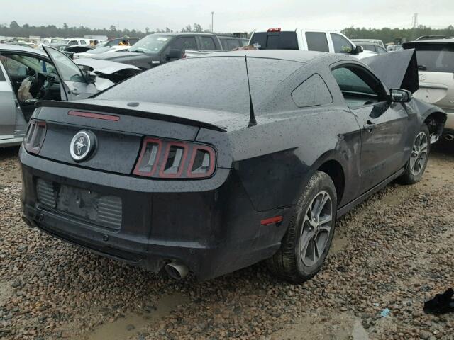 1ZVBP8AM9D5257488 - 2013 FORD MUSTANG BLACK photo 4