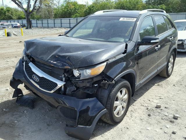 5XYKT4A23BG152097 - 2011 KIA SORENTO BA BLACK photo 2