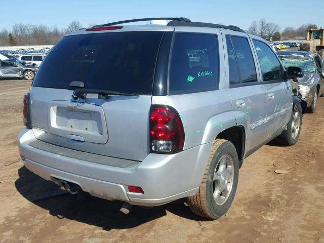 1GNDT33S792127943 - 2009 CHEVROLET TRAILBLAZE SILVER photo 4