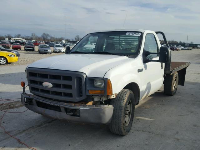 1FTNF20565EB76458 - 2005 FORD F250 SUPER WHITE photo 2