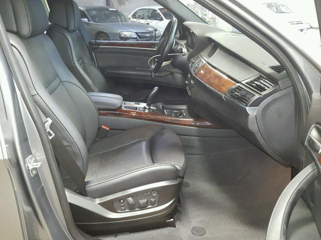 5UXZV8C50DL892560 - 2013 BMW X5 XDRIVE5 ნაცრისფერი ფოტო 5