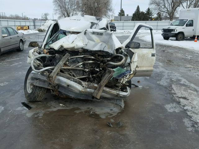 1GTGK29J2WE546617 - 1998 GMC SIERRA K25 WHITE photo 9