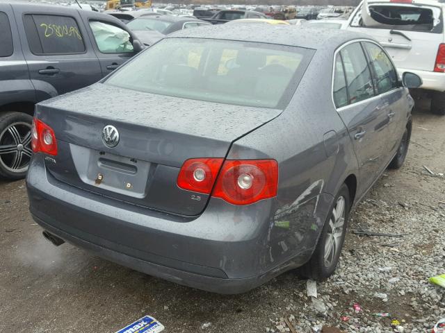 3VWSF71K35M623498 - 2005 VOLKSWAGEN NEW JETTA GRAY photo 4