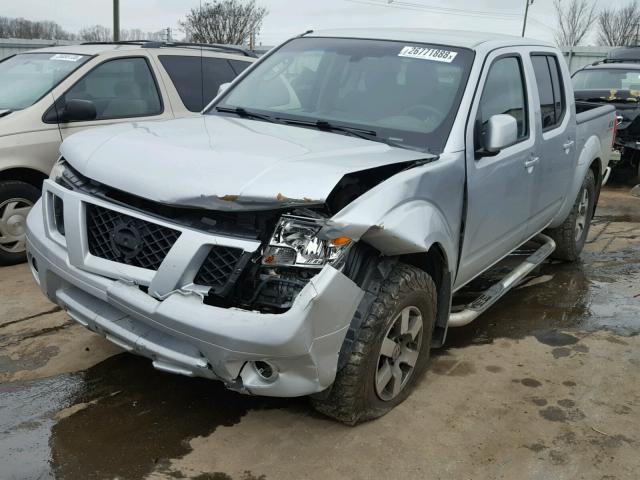 1N6AD0EV0AC410517 - 2010 NISSAN FRONTIER C SILVER photo 2