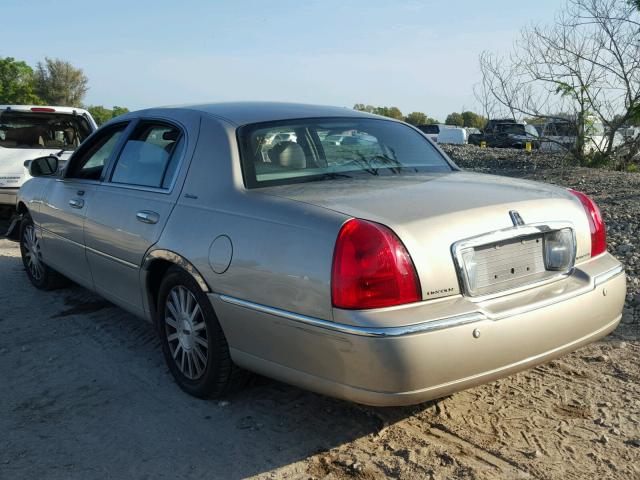 1LNHM81W44Y630972 - 2004 LINCOLN TOWN CAR E BEIGE photo 3