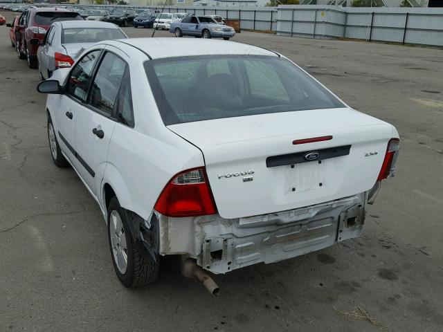 1FAFP34N26W119340 - 2006 FORD FOCUS ZX4 WHITE photo 3