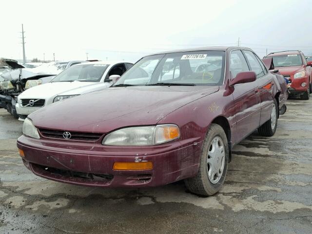 JT2BF12K4T0176946 - 1996 TOYOTA CAMRY LE RED photo 2