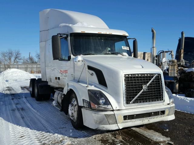 4V4NC9GH46N408420 - 2006 VOLVO VN VNL WHITE photo 1